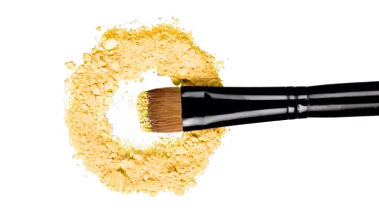 exemple de pinceau d'ombre à paupières avec poudre jaune